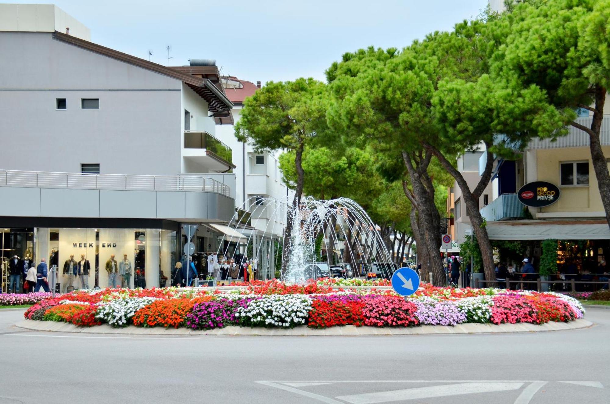 Hotel Etna Lignano Sabbiadoro Exterior foto
