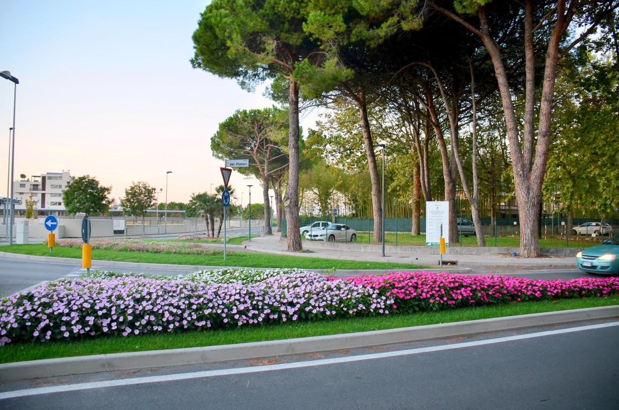 Hotel Etna Lignano Sabbiadoro Exterior foto