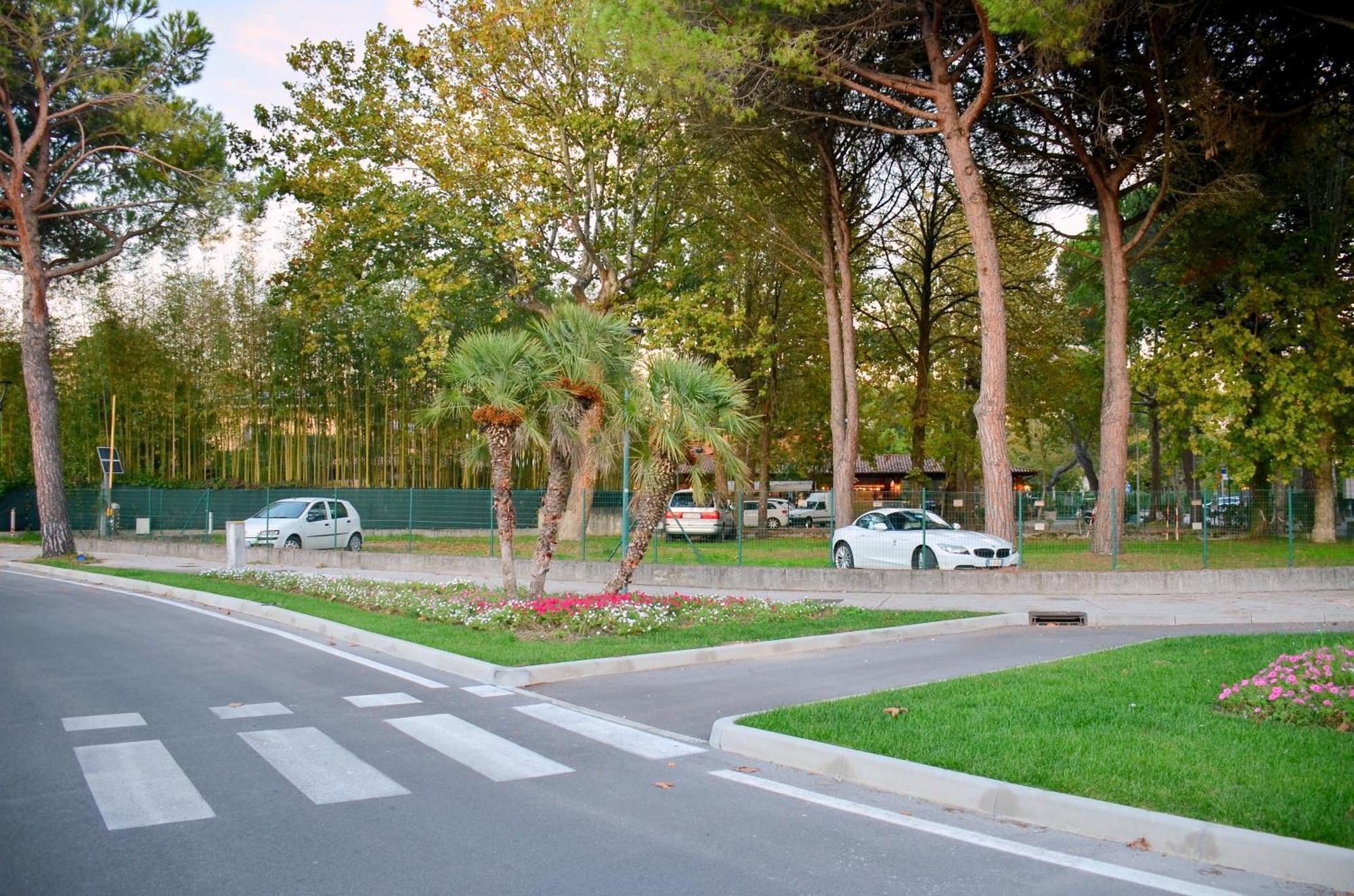 Hotel Etna Lignano Sabbiadoro Exterior foto