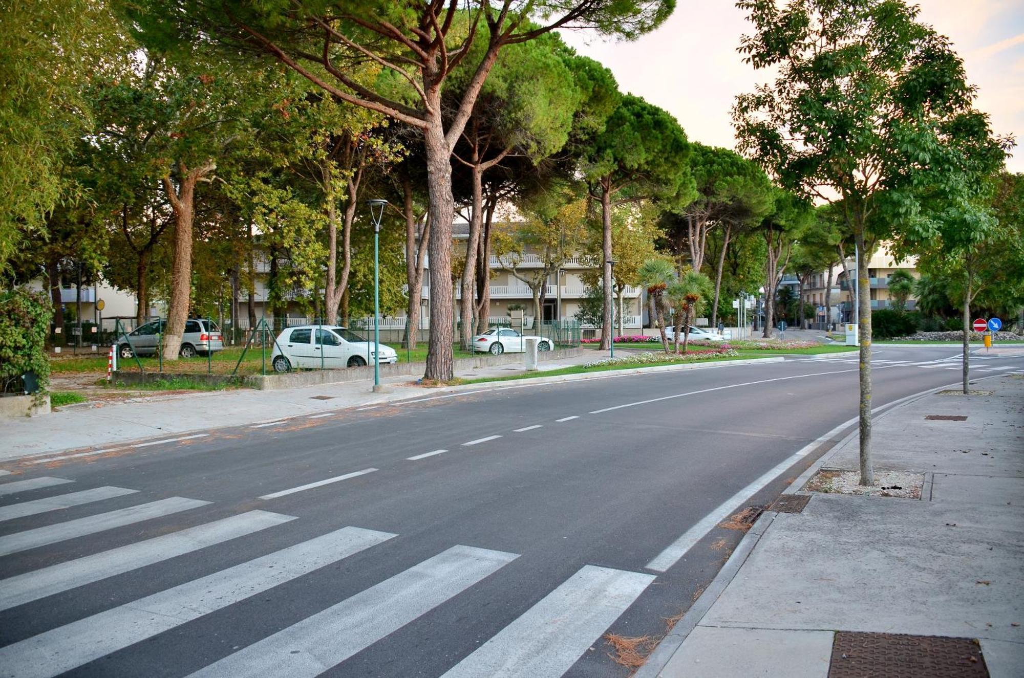 Hotel Etna Lignano Sabbiadoro Exterior foto