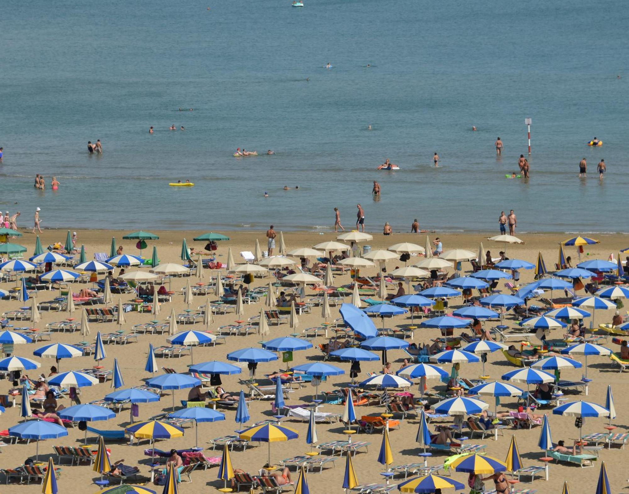 Hotel Etna Lignano Sabbiadoro Exterior foto